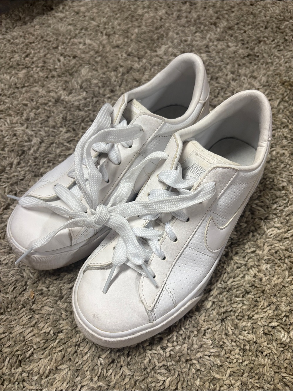 Nike Women’s White Low-Top Leather Sneakers size 5.5